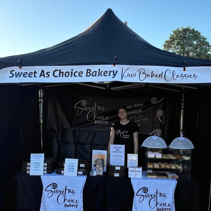 Titirangi Village Market market in Waitakere, AKL