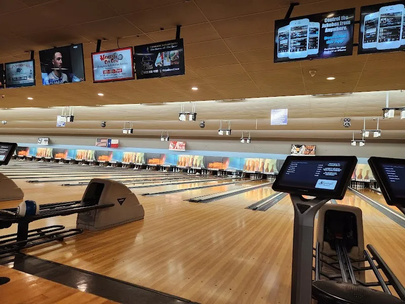 Tomball Bowl bowling alley in Tomball, TX