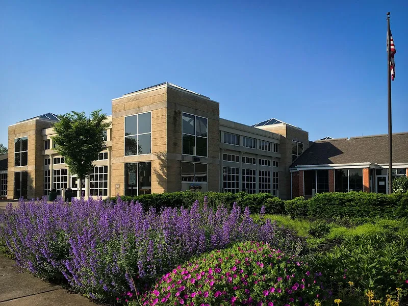 Upper Arlington Public Library: Tremont Road Branch library in Upper Arlington, OH