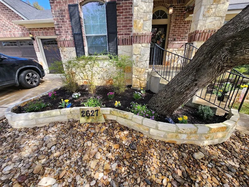 Verde Landscaping & Tree Trimming general contractor in Olmos Park, TX