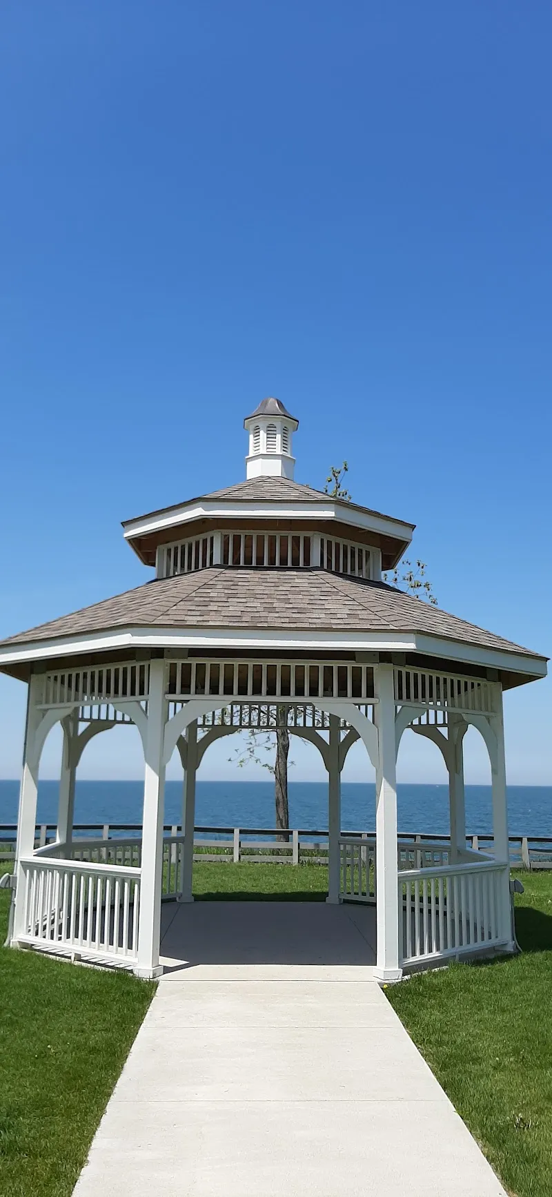 Veterans' Memorial Park park in Avon, OH