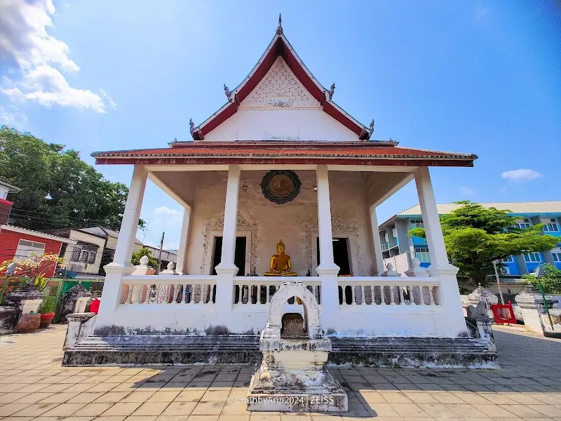 Wat Samorai attraction in Samsen, BKK