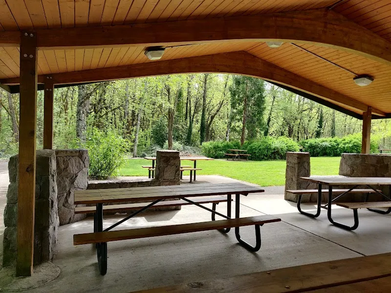 West Waluga Park city park in Lake Oswego, OR