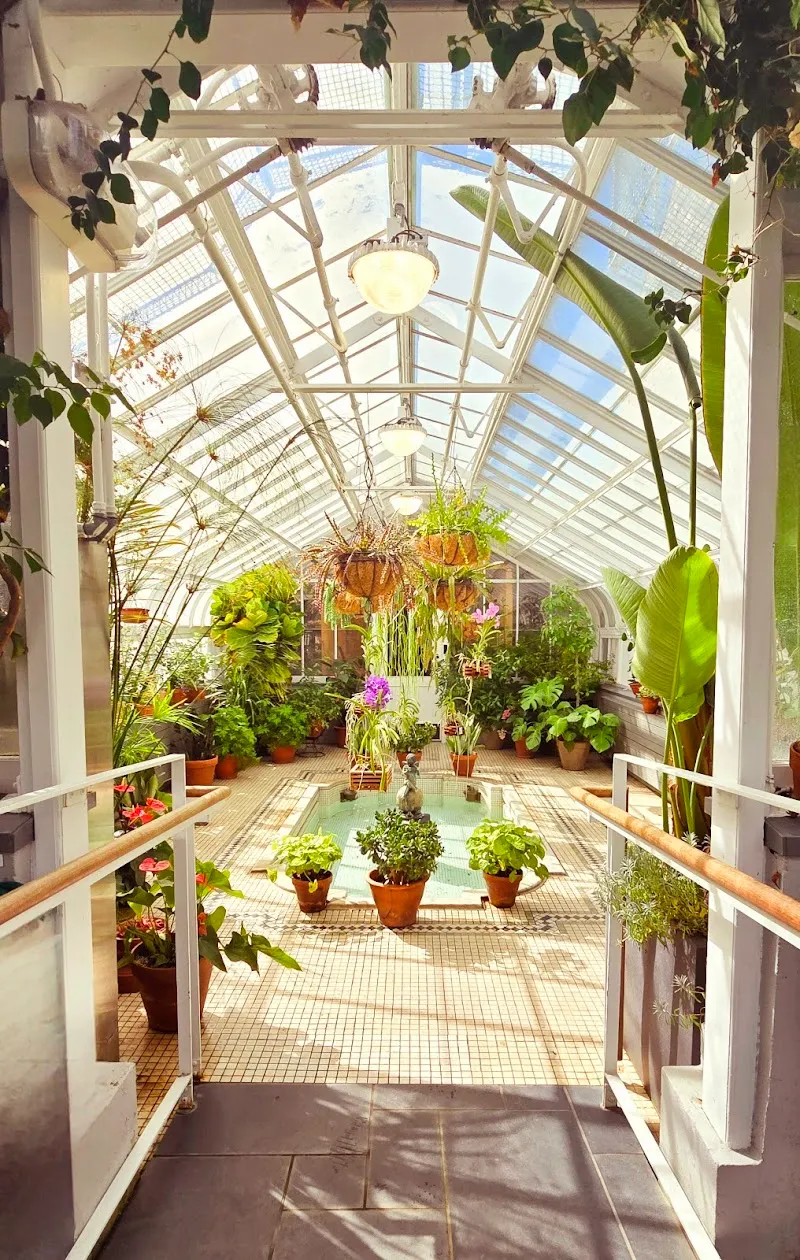 Westmount Conservatory and Greenhouses point of interest in Westmount, QC