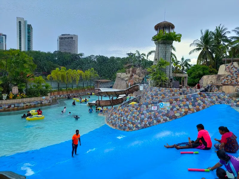 Wet World Water Park Shah Alam water park in Shah Alam, SG