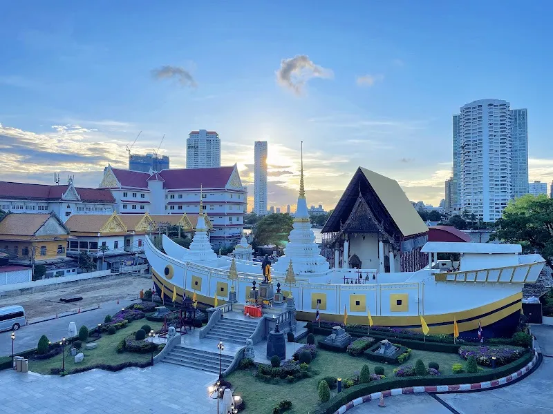 Yannawa Temple buddhist temple in Khlong Toei, BKK