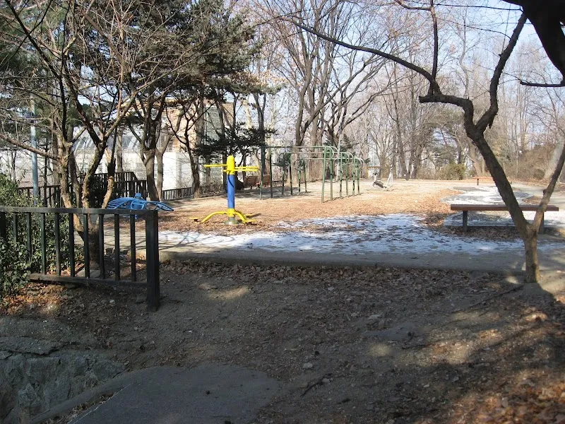 Yongyangbongjeojeong Park park in Namyangju, GG